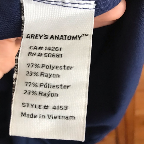 Grey’s Anatomy Womens Three-Pocket scrub top - Picture 5 of 5